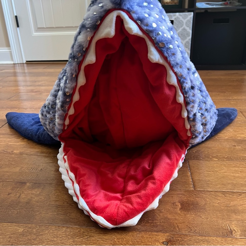 Tommy Bahama Shark Snuggle Tail - Picture 7 of 12